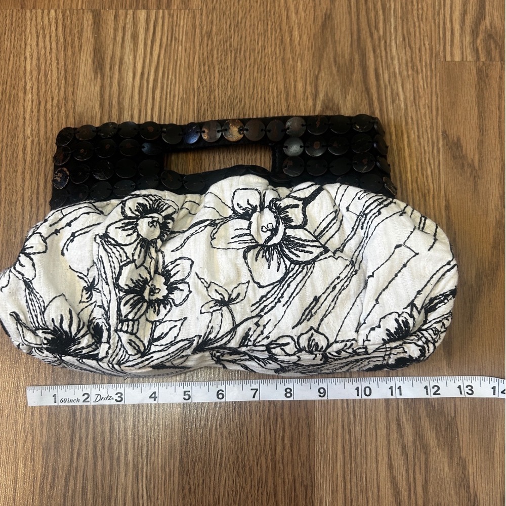 Floral Sketch Print Clutch Bag with Wood Disc Top Handle Black White Boho Bag - Picture 3 of 6